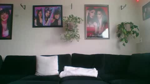 Snapshot of evanschris2048 chatting on December 4, 7:33 pm evanschris2048 online show from December 4, 7:33 pm