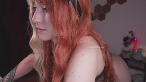 Snapshot of evapunkprincess chatting on October 27, 11:36 am Eva online show from October 27, 11:36 am