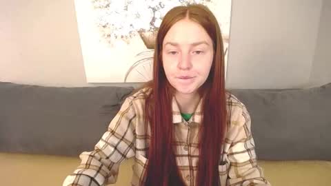 Snapshot of evarey_ chatting on September 17, 4:14 am Adelina online show from September 17, 4:14 am