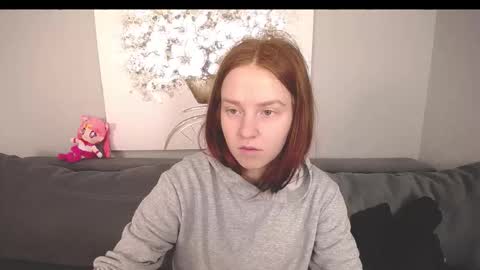 Snapshot of evarey_ chatting on October 7, 4:20 am Adelina online show from October 7, 4:20 am