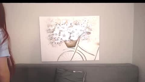 Snapshot of evarey_ chatting on October 8, 4:32 am Adelina online show from October 8, 4:32 am