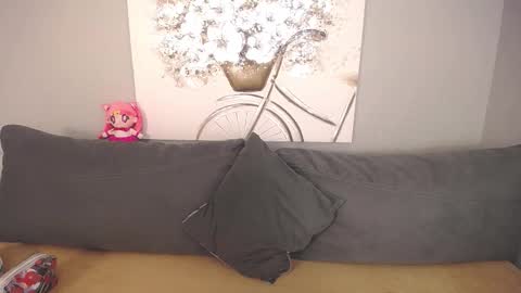 Snapshot of evarey_ chatting on October 14, 4:46 am Adelina online show from October 14, 4:46 am