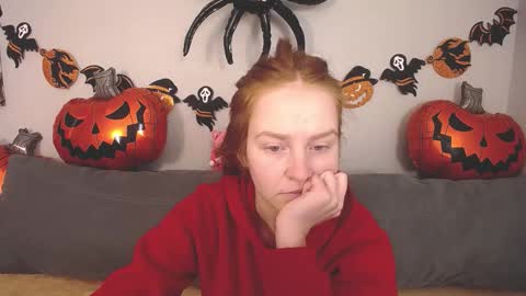 Snapshot of evarey_ chatting on October 26, 5:13 am Adelina online show from October 26, 5:13 am