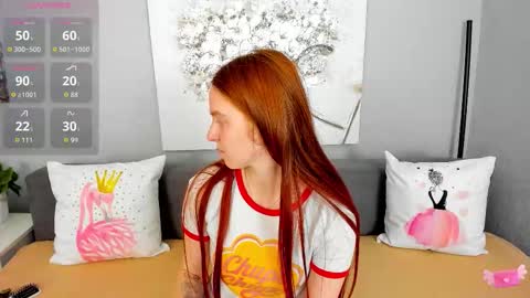 Snapshot of evarey_ chatting on November 19, 5:29 am Adelina online show from November 19, 5:29 am