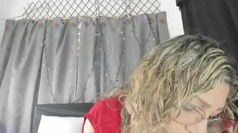 Snapshot of evasaenz21 chatting on November 18, 8:24 pm evasaenz online show from November 18, 8:24 pm