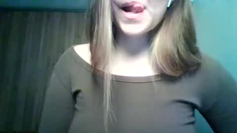 evasapples2026 online show from March 13, 9:10 pm