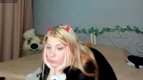 Snapshot of evasunshine18 chatting on December 14, 3:18 am Eva online show from December 14, 3:18 am