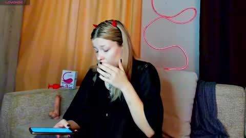 Snapshot of evasunshine18 chatting on February 13, 7:13 am Eva online show from February 13, 7:13 am