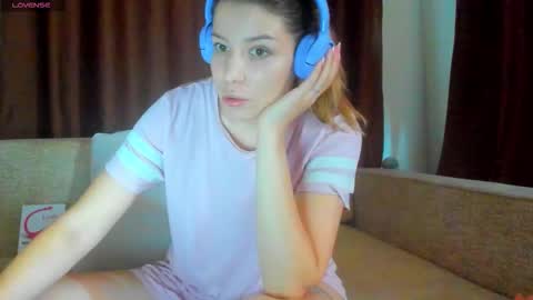 Snapshot of evasunshine18 chatting on September 29, 7:46 am Eva online show from September 29, 7:46 am