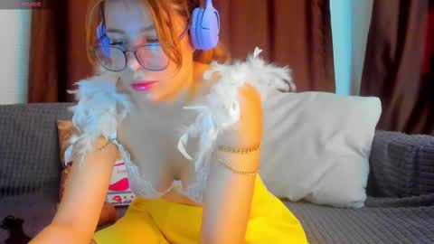 Snapshot of evasunshine18 chatting on October 1, 7:36 am Eva online show from October 1, 7:36 am