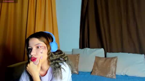 Snapshot of evasunshine18 chatting on November 1, 1:07 am Eva online show from November 1, 1:07 am