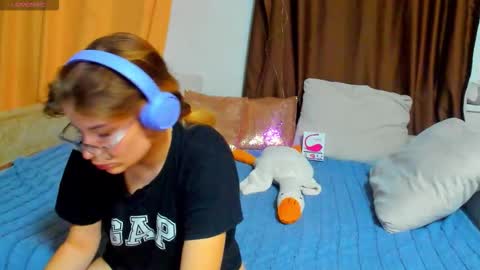 Snapshot of evasunshine18 chatting on November 18, 1:11 am Eva online show from November 18, 1:11 am