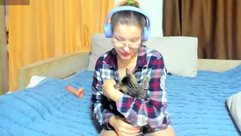 Snapshot of evasunshine18 chatting on December 5, 1:36 am Eva online show from December 5, 1:36 am