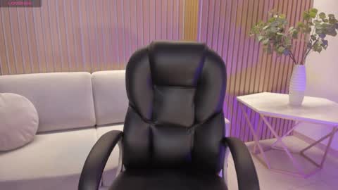 Snapshot of evebenson chatting on November 8, 8:29 pm Eve online show from November 8, 8:29 pm