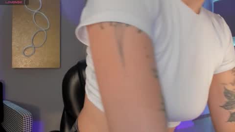 Snapshot of evebenson chatting on November 13, 12:26 pm Eve online show from November 13, 12:26 pm