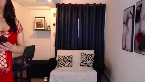 Evee online show from March 26, 2:44 pm