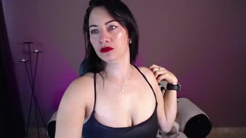 Evee online show from May 22, 3:39 pm