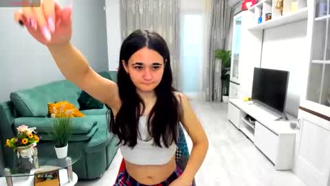 eveeevian online show from November 8, 8:25 am