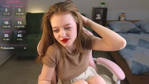 Snapshot of eveleen_soleen chatting on December 13, 7:43 pm Eveleen online show from December 13, 7:43 pm