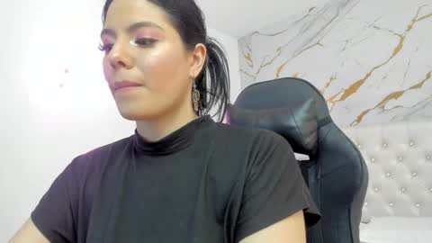 evelin__thompsson online show from March 25, 3:45 am