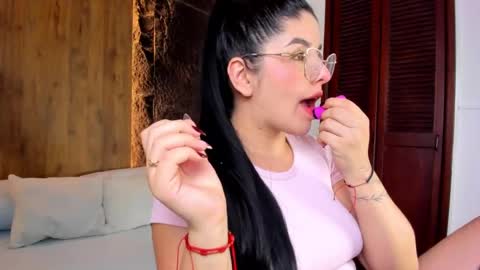 Snapshot of evelin_lopezz chatting on September 9, 2:22 am E V E L I N online show from September 9, 2:22 am