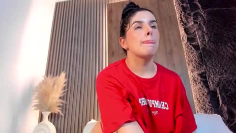 Snapshot of evelin_lopezz chatting on November 11, 2:22 am E V E L I N online show from November 11, 2:22 am