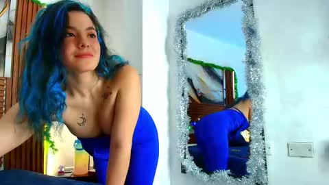 Snapshot of evelin_thompsson chatting on December 2, 3:23 am cielo online show from December 2, 3:23 am