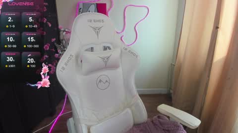 Evelina online show from March 29, 3:28 am