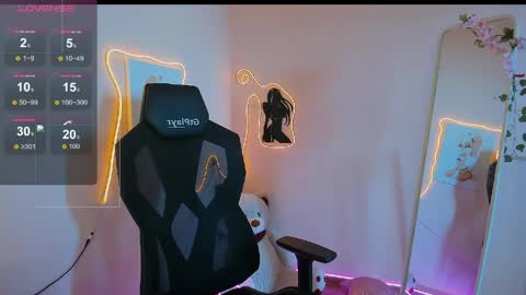 Evelina online show from April 28, 1:59 am