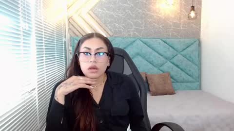Snapshot of eveline_figeroa chatting on February 21, 7:54 pm Eveline online show from February 21, 7:54 pm