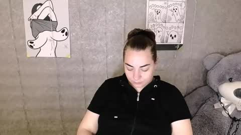 Snapshot of evelineli chatting on November 2, 4:26 am Lydia online show from November 2, 4:26 am