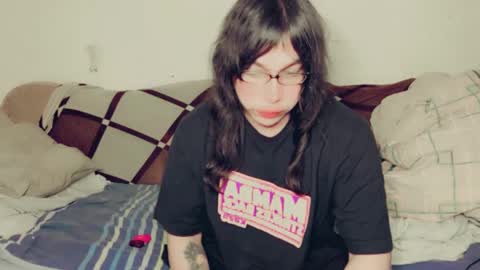 Snapshot of evelyn420521 chatting on January 10, 7:25 am evelyn420521 online show from January 10, 7:25 am