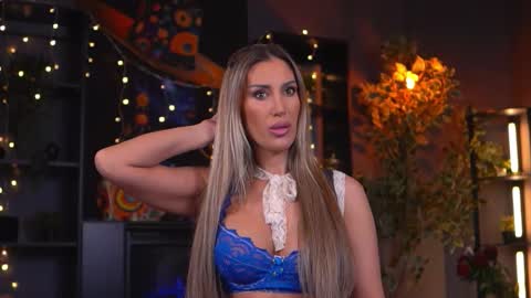 Evelyn online show from December 20, 7:21 pm