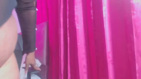 Evelyn Sandoval online show from December 18, 2:28 am