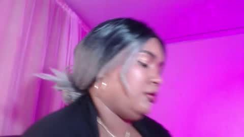 Evelyn Sandoval online show from February 3, 2:53 am