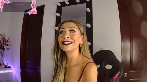 Snapshot of evelynagrey chatting on September 11, 9:59 pm EvelynaGrey online show from September 11, 9:59 pm