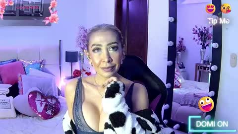 Snapshot of evelynagrey chatting on November 20, 12:16 pm EvelynaGrey online show from November 20, 12:16 pm