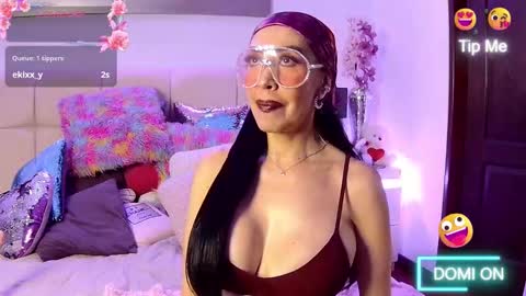 Snapshot of evelynagrey chatting on November 25, 11:43 am EvelynaGrey online show from November 25, 11:43 am