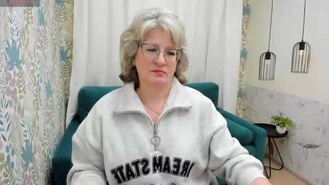 Evelyn online show from April 15, 5:14 am