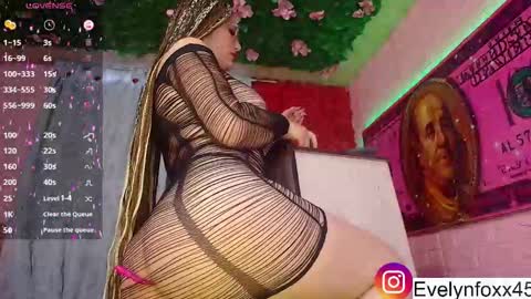 Snapshot of evelynfox_xx chatting on October 26, 10:15 pm evelyn Foxx new account online show from October 26, 10:15 pm