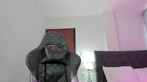 LAURA SOFIA  INDEPENDENT MODEL FOLLOW ME NOW ALMOST 10000 FOLLOWERS online show from November 2, 2:52 pm