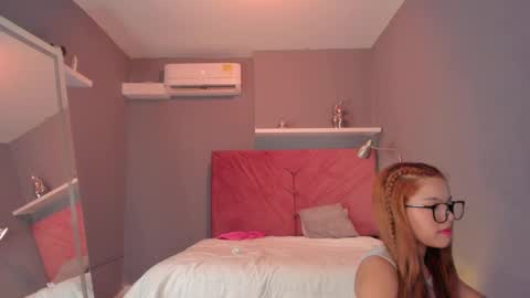 Snapshot of everyh chatting on September 9, 7:57 pm Sophia online show from September 9, 7:57 pm