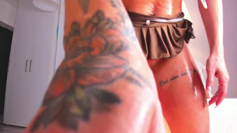 Snapshot of eves_bodyxxx chatting on January 31, 6:46 am Sensation Body online show from January 31, 6:46 am