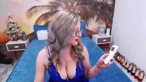 Snapshot of eviajoness chatting on December 16, 8:48 pm Evia online show from December 16, 8:48 pm