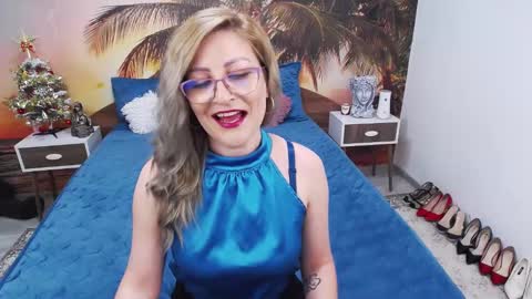 Snapshot of eviajoness chatting on December 28, 1:18 am Evia online show from December 28, 1:18 am