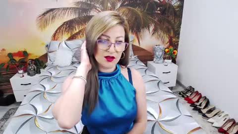 Snapshot of eviajoness chatting on February 1, 1:44 am Evia online show from February 1, 1:44 am