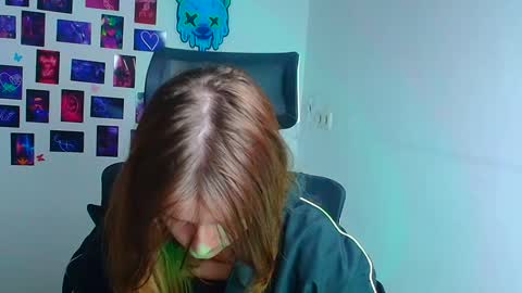 Evie online show from December 3, 11:25 pm