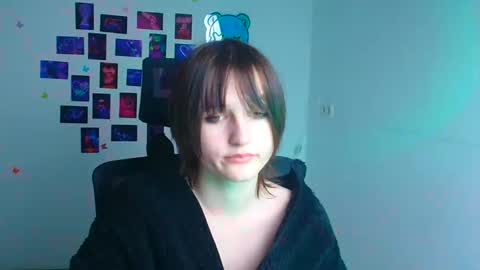 Evie online show from December 19, 8:27 pm