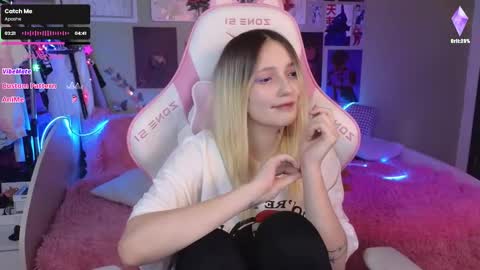 Snapshot of evie_rosen chatting on December 14, 6:56 am Evie online show from December 14, 6:56 am