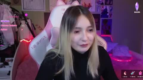 Snapshot of evie_rosen chatting on December 17, 12:56 am Evie online show from December 17, 12:56 am